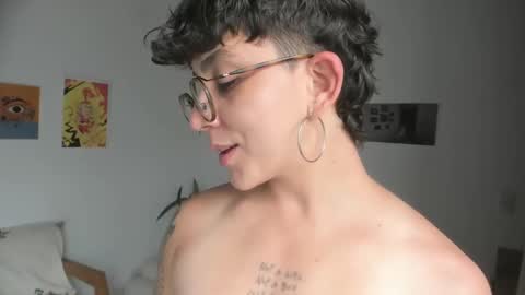 Snapshot of simone_4201 chatting on January 4, 8:27 pm Sim. online show from January 4, 8:27 pm