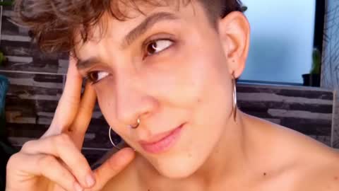 Snapshot of simone_4201 chatting on March 3, 11:33 am Sim. online show from March 3, 11:33 am