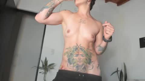 Snapshot of simone_4201 chatting on January 20, 12:04 am Sim. online show from January 20, 12:04 am