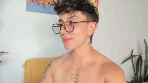 Snapshot of simone_4201 chatting on January 27, 10:16 pm Sim. online show from January 27, 10:16 pm