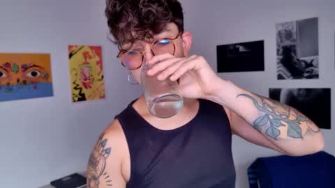 Snapshot of simone_4201 chatting on October 12, 9:16 pm Sim. online show from October 12, 9:16 pm