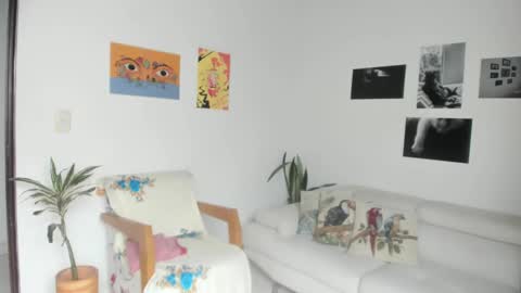 Snapshot of simone_4201 chatting on December 16, 7:54 pm Sim. online show from December 16, 7:54 pm