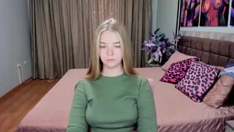 SirenaBloom online show from September 10, 11:55 am