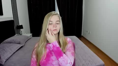 SirenaBloom online show from November 18, 9:34 am