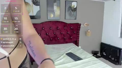 Sirenmoonn online show from February 26, 3:32 am