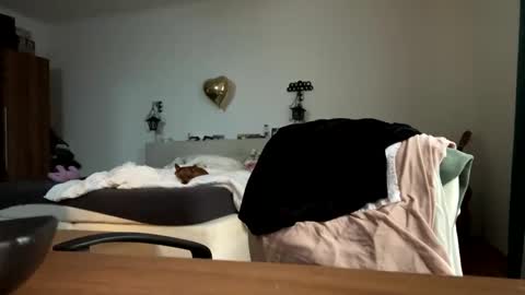 sisilust69 online show from October 16, 9:42 am