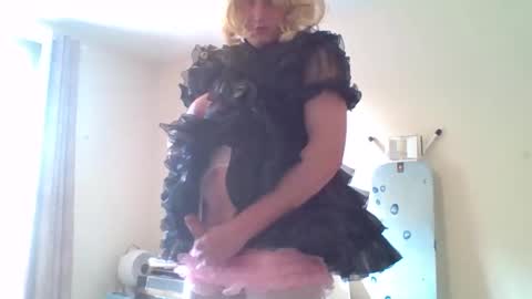 sissysteph00 online show from May 7, 4:03 pm
