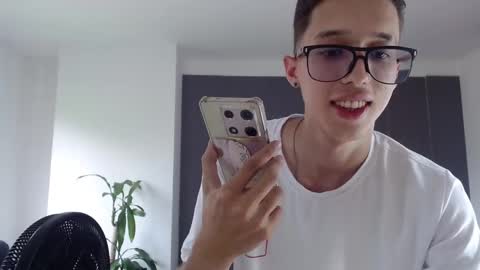 skinny_bigcock20 online show from February 24, 7:30 pm