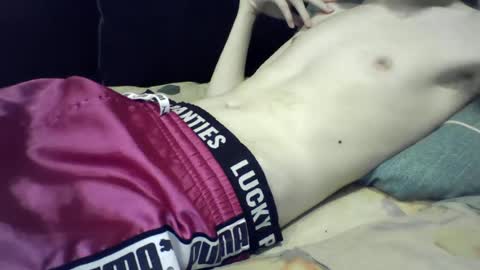 skinnycuteb0y online show from June 28, 12:23 pm