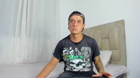 skinnydevil1 online show from February 7, 4:26 am