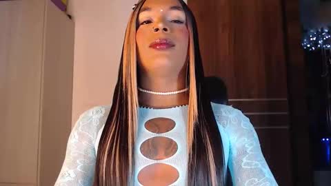 jesica online show from February 8, 8:40 am