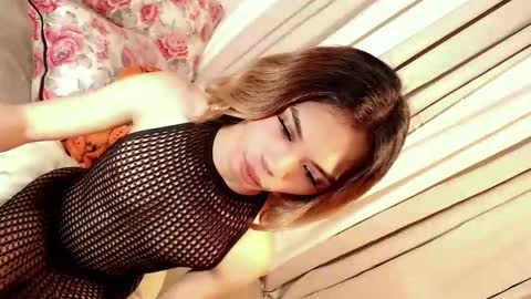 skinnytrans69 online show from April 25, 6:38 pm