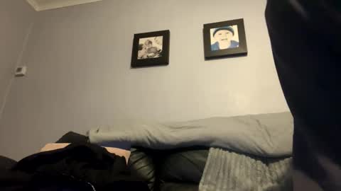 skuzzy25 online show from January 9, 5:02 am