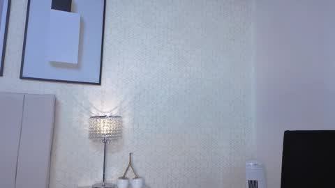 sky_johnson_ online show from November 4, 7:04 pm