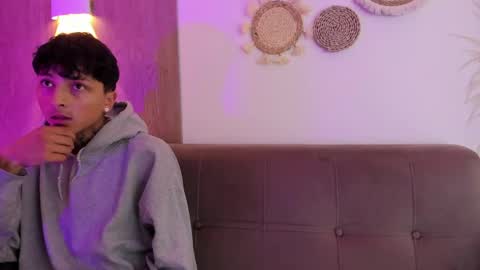 sky_n_zayn online show from April 29, 12:10 pm