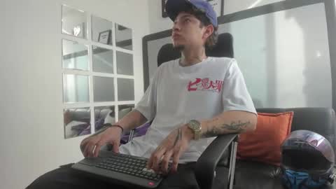 sky_wild online show from October 31, 8:42 pm