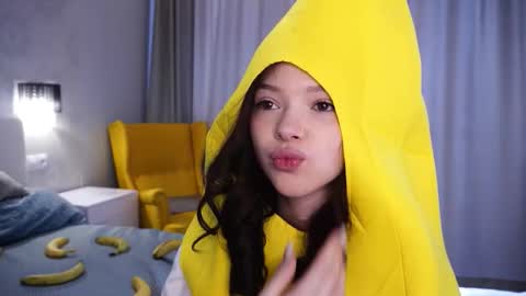 Amy online show from December 15, 9:05 am