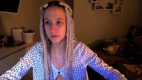 Snapshot of skyewavy chatting on October 7, 9:55 pm online show from October 7, 9:55 pm