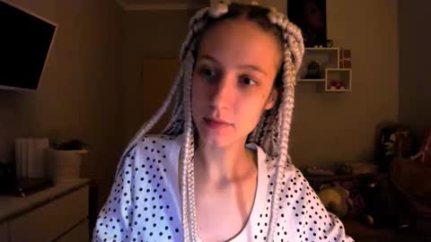 Snapshot of skyewavy chatting on October 8, 10:05 pm online show from October 8, 10:05 pm