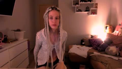 Snapshot of skyewavy chatting on October 10, 10:36 pm online show from October 10, 10:36 pm