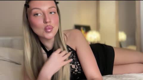 GARRY AND SOPHIA online show from December 16, 8:15 pm