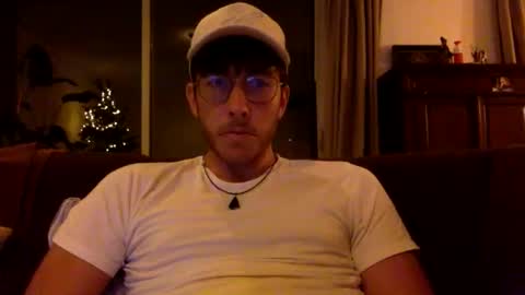 skyisthelimit1995 online show from December 17, 8:15 pm