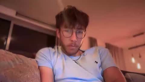 skyisthelimit1995 online show from December 20, 6:15 pm