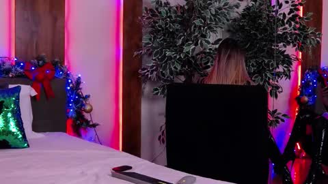 SkylarSpark online show from December 14, 9:10 pm