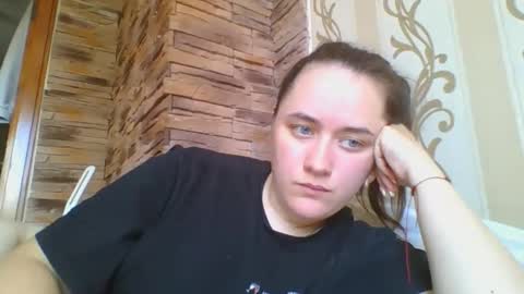 skyressie333 online show from October 12, 8:29 am