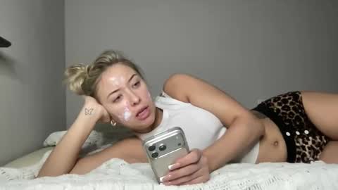 Skylar online show from January 6, 11:53 pm