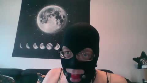 Snapshot of slaveforgodess chatting on December 10, 1:33 pm slaveforgodess online show from December 10, 1:33 pm