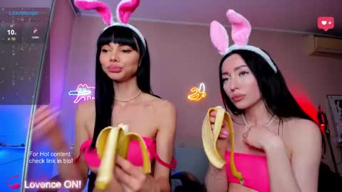 Snapshot of slemgem chatting on February 18, 6:04 pm Slemgem Amy  friends online show from February 18, 6:04 pm