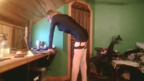 slutjennifertransxx online show from September 20, 1:52 am