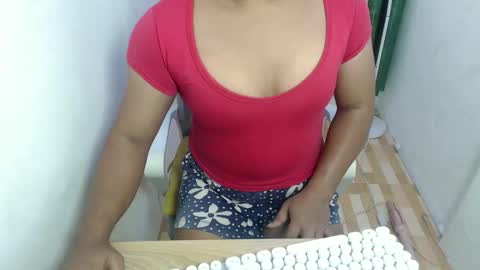 sluttyjaya online show from April 15, 1:03 pm