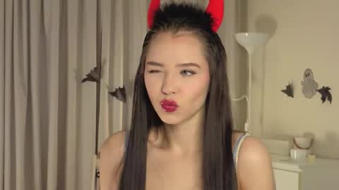 Lily online show from November 3, 1:45 pm