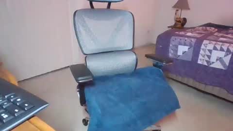 smallguyx online show from September 18, 6:17 am