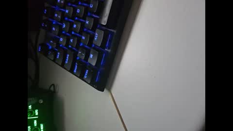 smallone19832 online show from December 7, 8:38 am