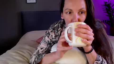 Anna no bbbbybybbabebyy just Anna. And dont call me mom please. online show from February 11, 12:15 pm