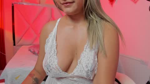 smile__1 online show from December 6, 3:06 pm