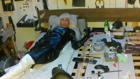 smokeslut365 online show from May 10, 11:00 pm