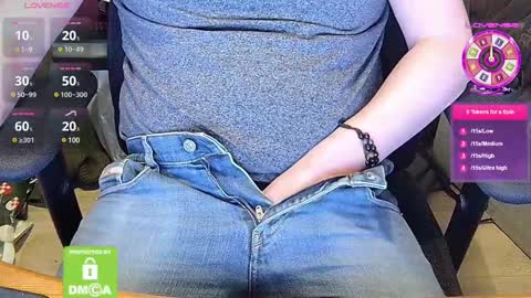 Snapshot of sneakybill82 chatting on February 23, 6:45 pm Sneakybill online show from February 23, 6:45 pm