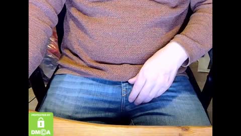 Snapshot of sneakybill82 chatting on December 16, 6:59 pm Sneakybill online show from December 16, 6:59 pm