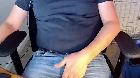 Snapshot of sneakybill82 chatting on September 15, 9:05 pm Sneakybill online show from September 15, 9:05 pm