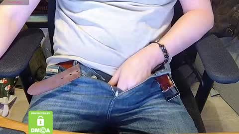 Snapshot of sneakybill82 chatting on February 22, 9:56 am Sneakybill online show from February 22, 9:56 am