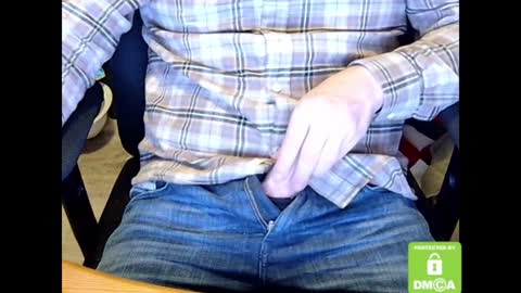 Snapshot of sneakybill82 chatting on December 2, 4:04 pm Sneakybill online show from December 2, 4:04 pm