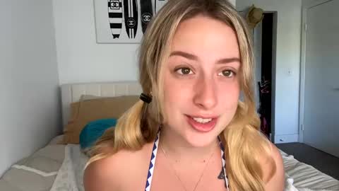 Sneaky Sadie online show from February 28, 6:31 pm