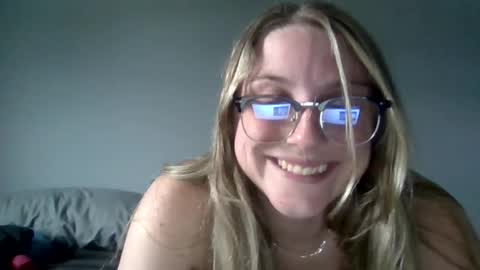 sniffitloveit online show from July 9, 4:11 pm