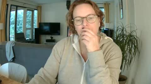 Snoeske and Woodwurm online show from December 3, 3:28 pm