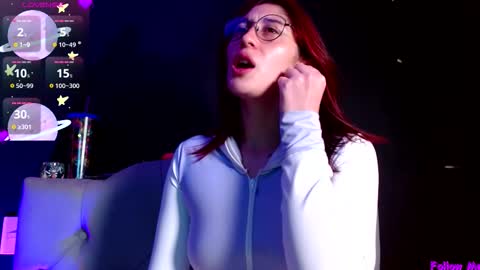 IG     OF red moonn online show from February 4, 4:05 am