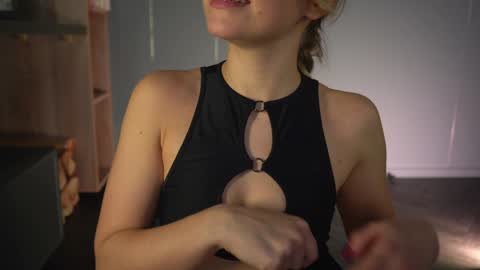 Candice Snow online show from February 2, 12:24 pm